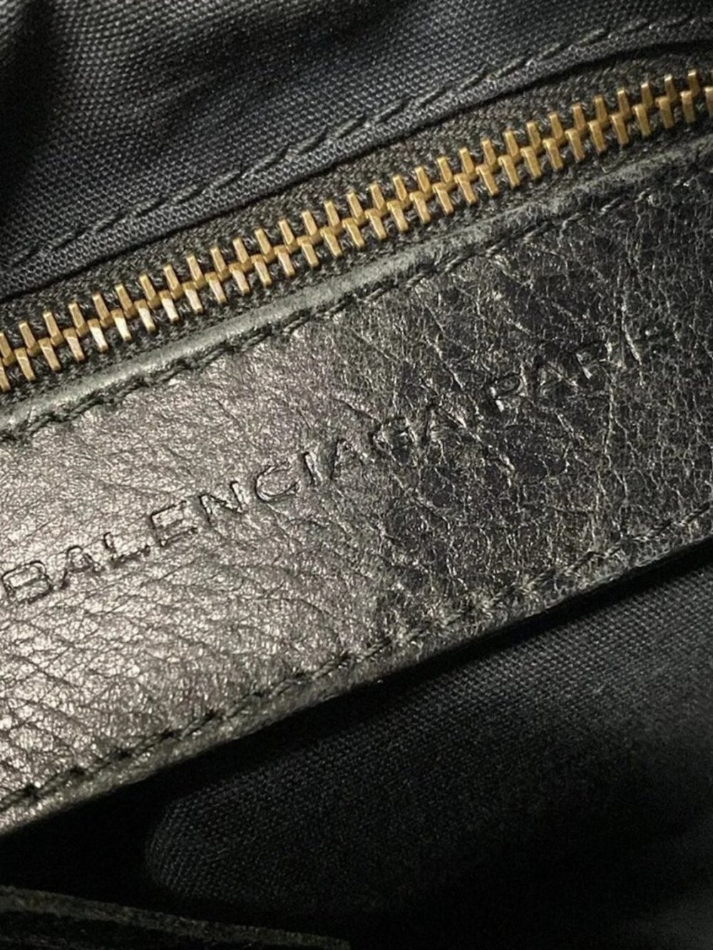 BALENCIAGA Classic Flat 310250 Black Leather Shoulder Bag - Picture 13 of 15